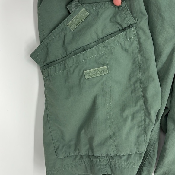 Columbia Omni Shade Sun Protection Cargo Shorts Men’s Size 42 in Green - Picture 9 of 14